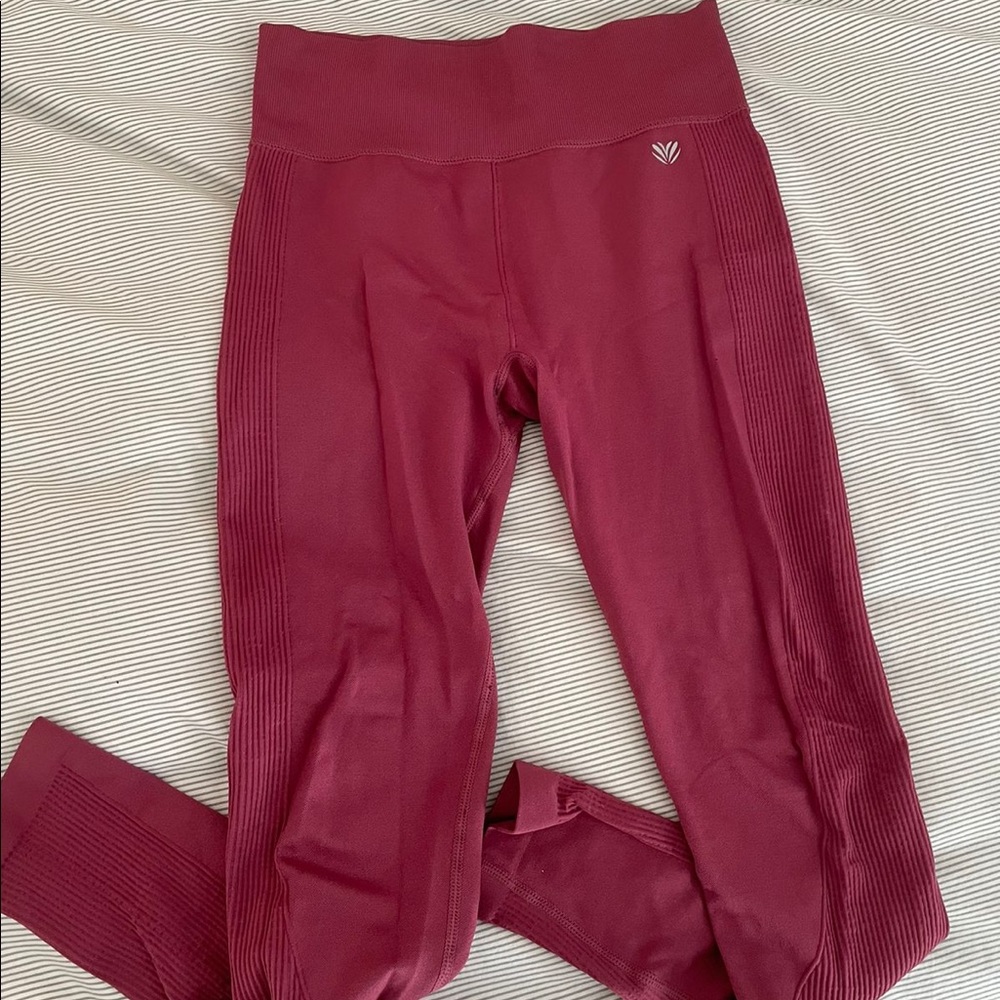 Forever 21 size M. They fit nice I just don’t use them cause I have similar ones